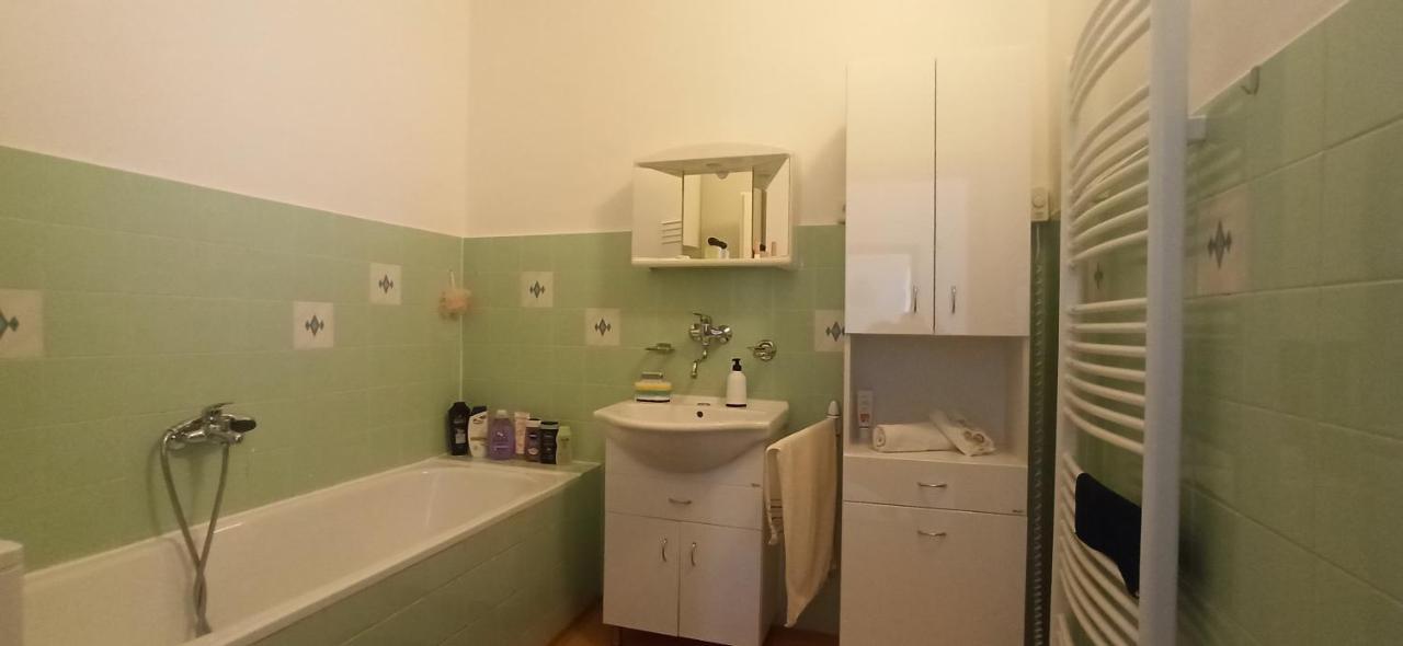 Rodinny Apartman U Broumovskeho Namesti المظهر الخارجي الصورة